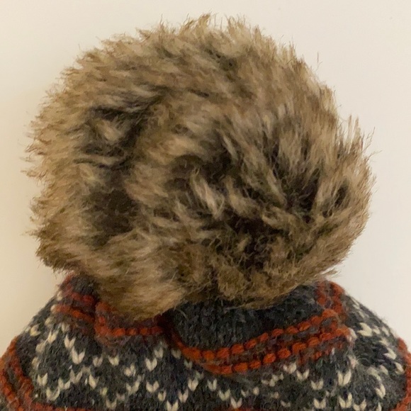 Unisex baby hat- Old Navy- Used - Picture 3 of 9